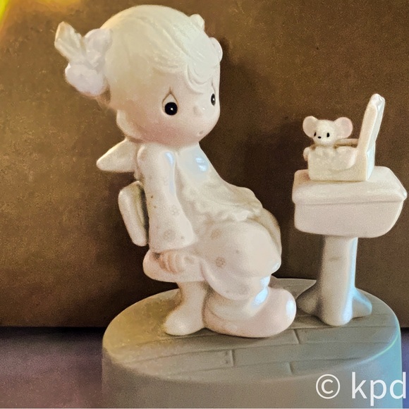 1981 PRECIOUS MOMENTS E-7185 "LOVE IS SHARING" MUSIC BOX PLAYS "SCHOOL DAYS" - Picture 6 of 10